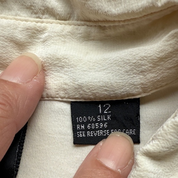 DKNY 100% Silk Ivory Button-Up Blouse *small flaw* - Picture 8 of 16